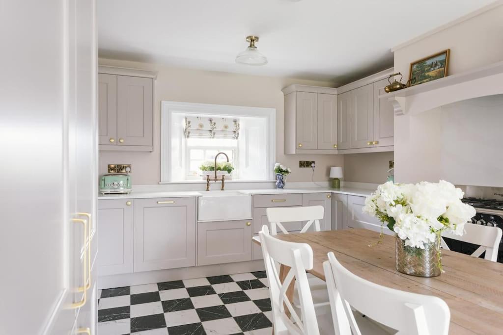 The Farmhouse At Corrstown Village Portrush Extérieur photo