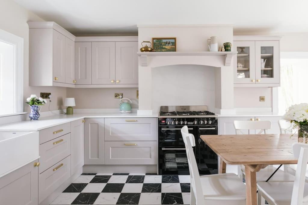 The Farmhouse At Corrstown Village Portrush Extérieur photo